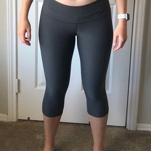 Graphite Nike Dry-Fit capri leggings